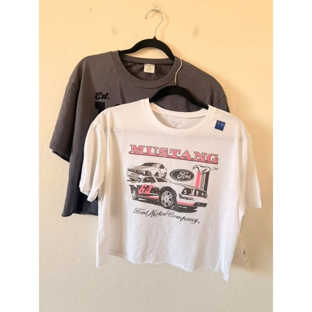 No Boundaries NEW Cropped Tee Bundle Size S